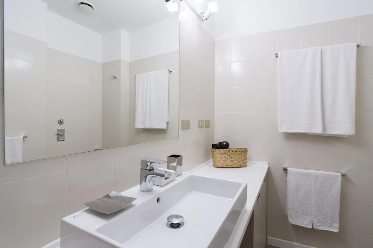 Contempora Apartments - Elvezia 8 - E12 Milano İtalya